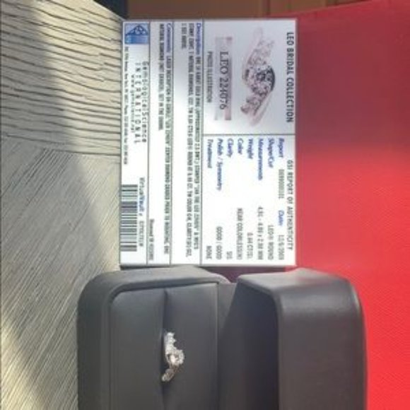 RARE, Stunning Kay Jewelers Leo Diamond Ring - Picture 5 of 6